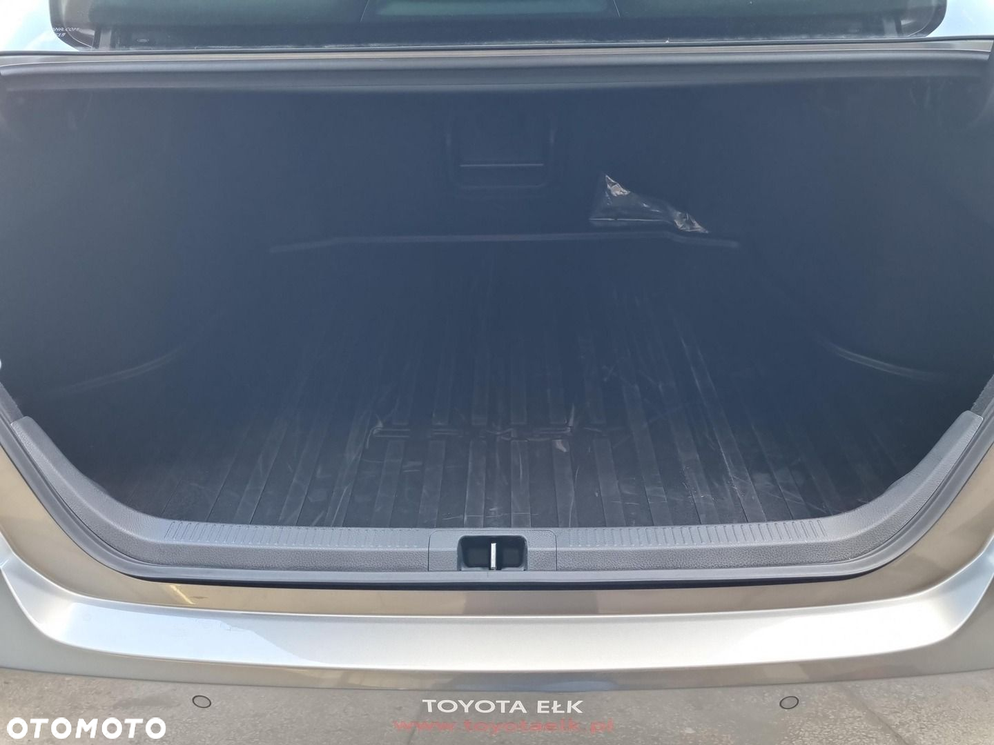 Toyota Camry - 12