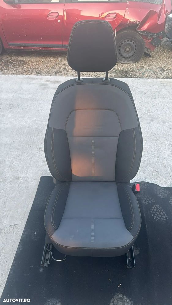 SCAUN INTERIOR DREAPTA  DACIA JOGGER