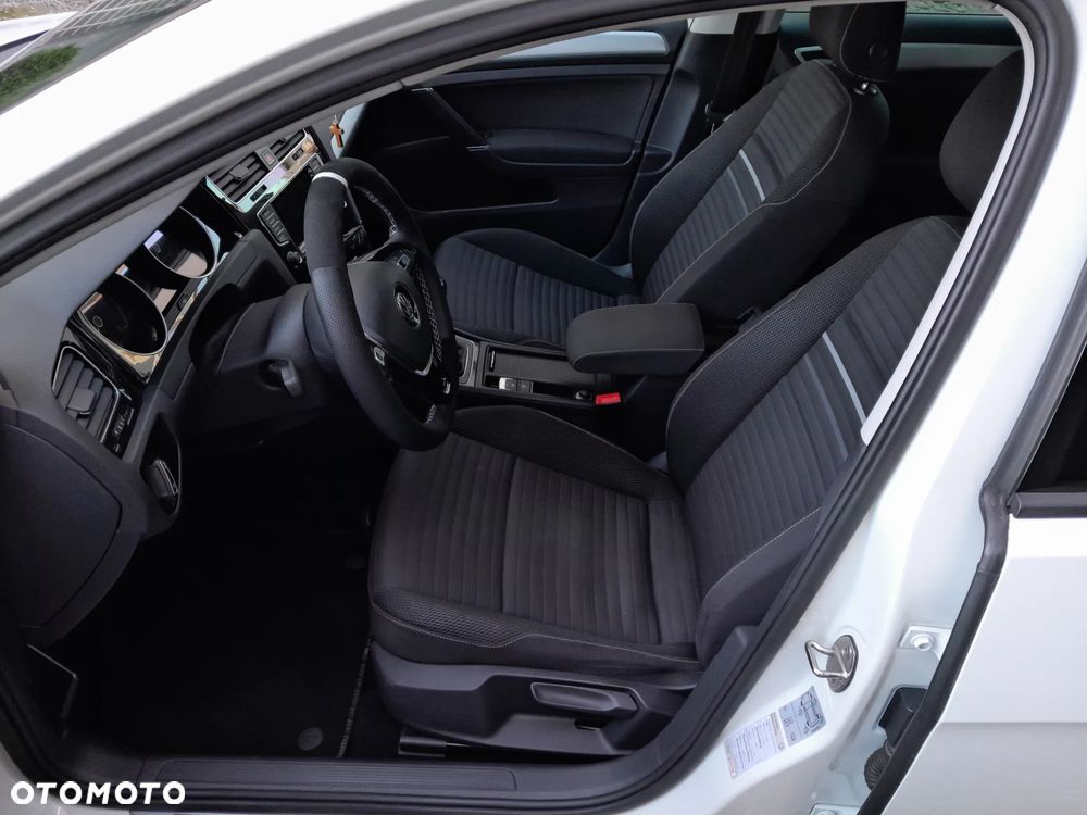 Volkswagen Golf 2.0 TDI BlueMotion Technology Cup - 21