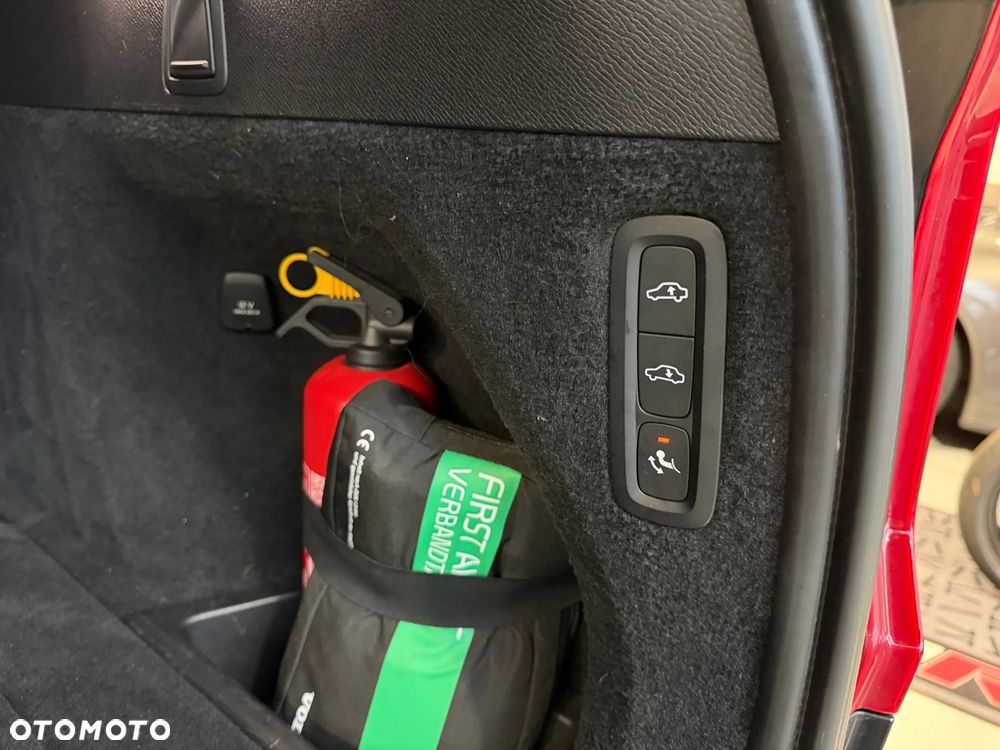 Volvo XC 90 T8 AWD Plug-In Hybrid R-Design 7os - 25