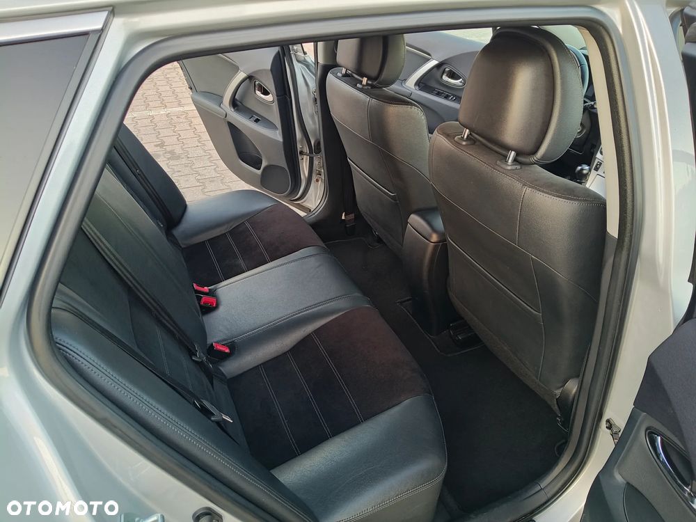 Toyota Avensis 1.8 Premium - 10
