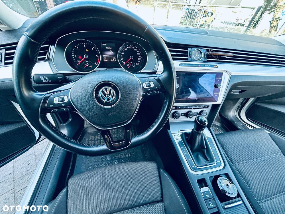 Volkswagen Passat 2.0 TDI SCR Highline - 23