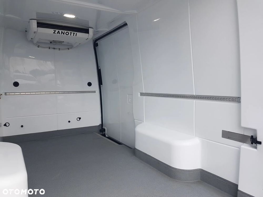 Volkswagen CRAFTER CHŁODNIA MROŹNIA AGREGAT IZOTERMA GRZANIE DŁUGI WYSOKI KLIMA TEMPOMAT - 23