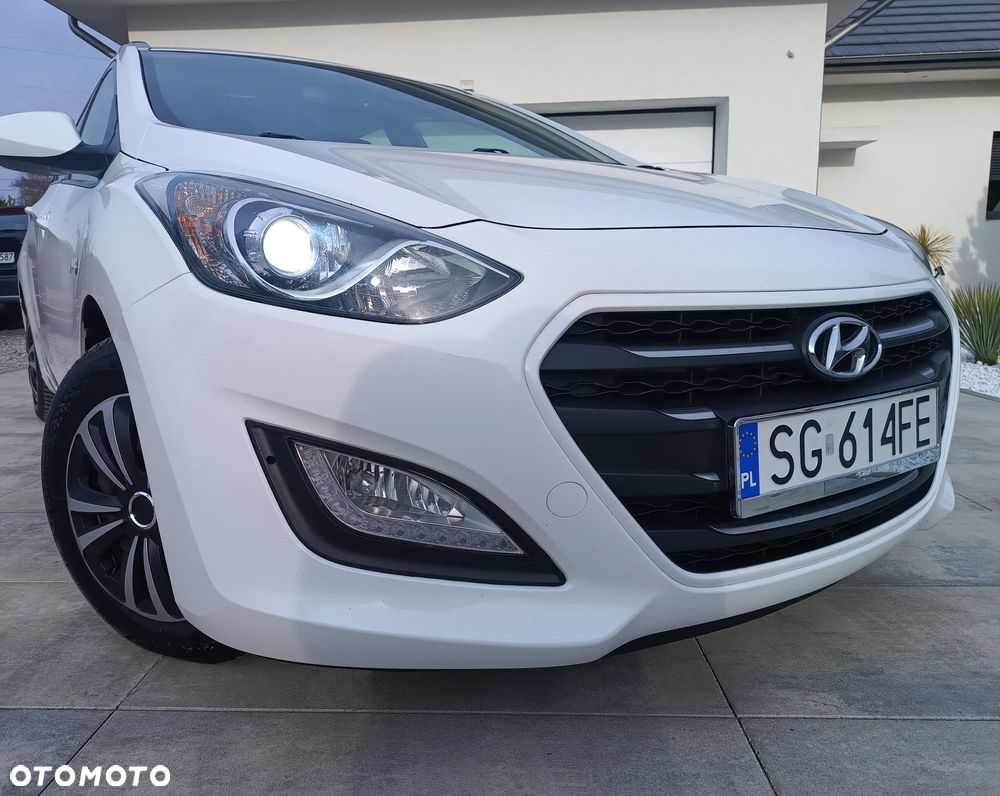 Hyundai i30 blue 1.6 CRDi Style - 1