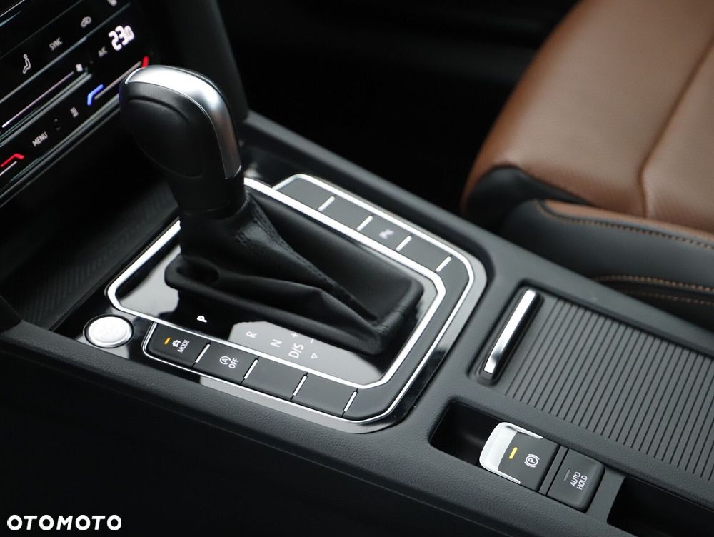 Volkswagen Passat Variant 2.0 TDI 4Mot Elegance DSG - 13