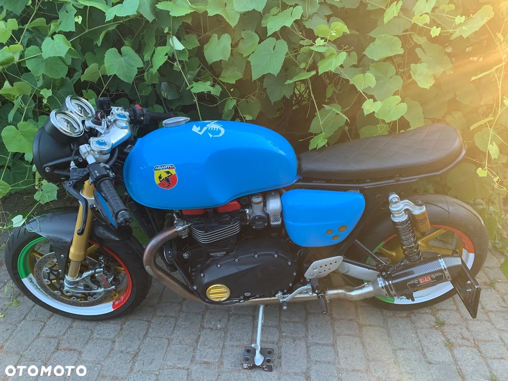 Triumph Thruxton - 1