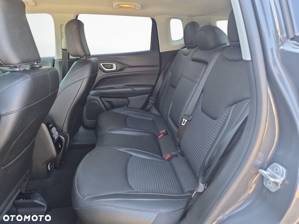Jeep Compass - 26