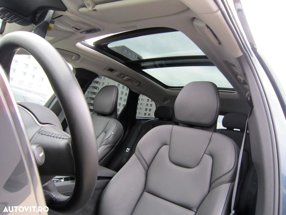 Volvo XC 60 B4 MHEV AT8 FWD Momentum Pro - 7