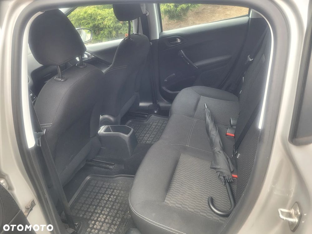 Peugeot 208 - 11