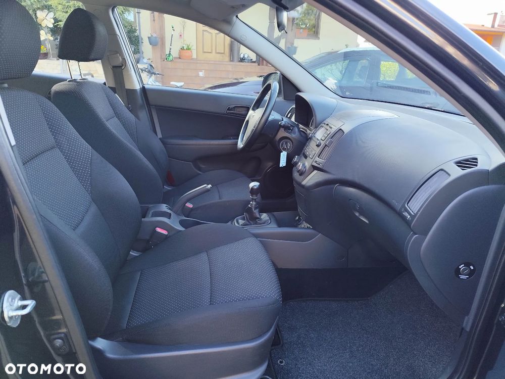 Hyundai i30 1.6 CRDi Classic + World Cup - 5