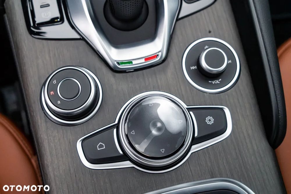 Alfa Romeo Giulia 2.0 Turbo TI Q4 - 25