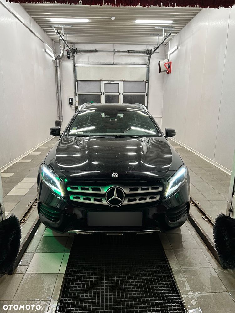 Mercedes-Benz GLA 180 7G-DCT AMG Line - 1