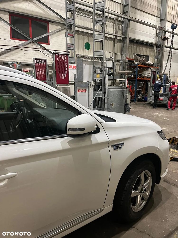 Mitsubishi Outlander PHEV Instyle + - 4