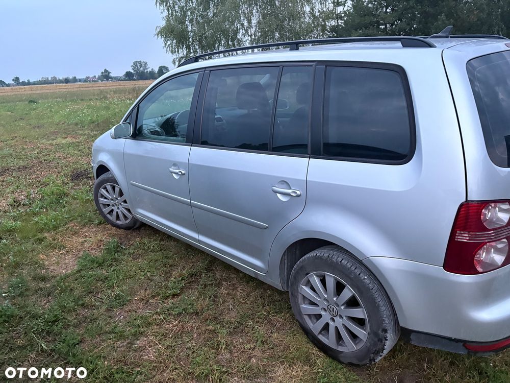 Volkswagen Touran 1.9 TDI DPF Trendline DSG - 5
