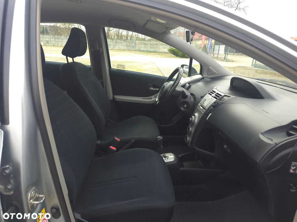 Toyota Yaris 1.3 Sol MM - 16