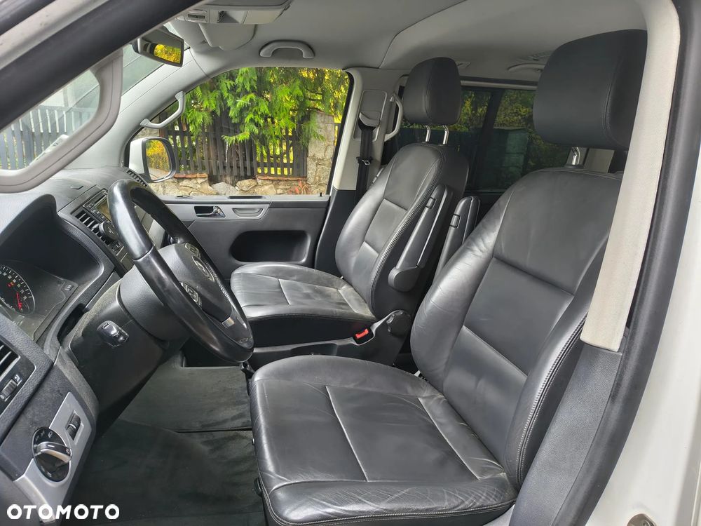 Volkswagen Multivan - 13
