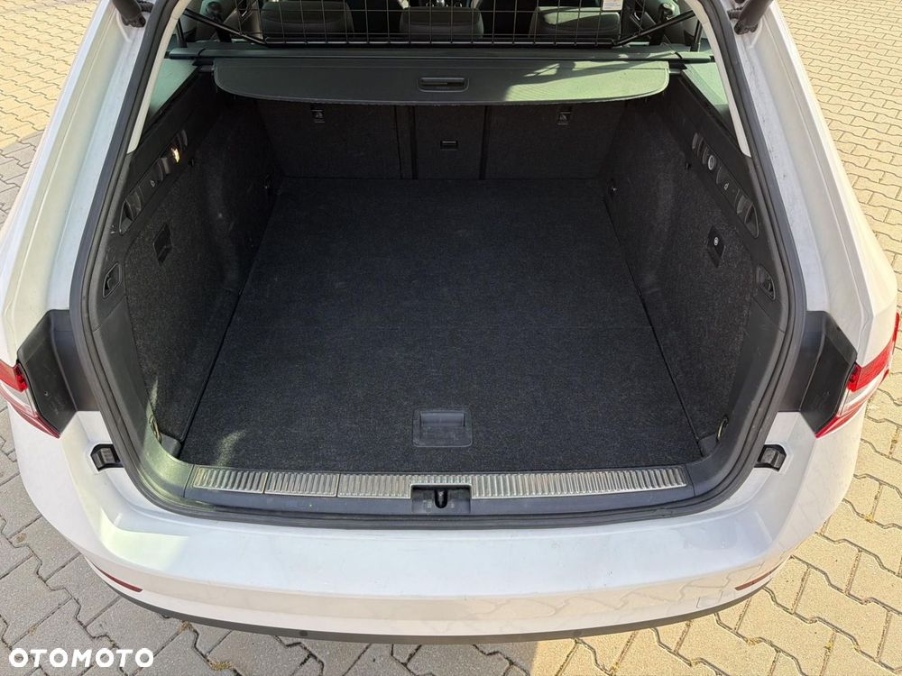 Skoda Superb 2.0 TDI DSG Sportline - 10