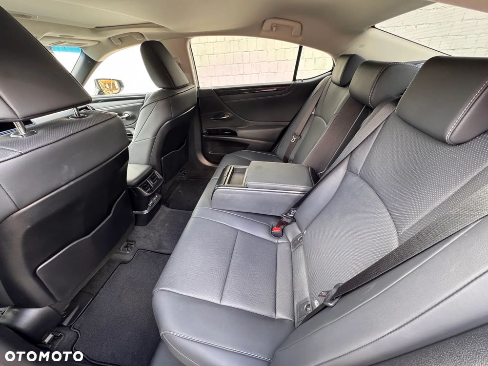 Lexus ES 300h Business Edition - 18