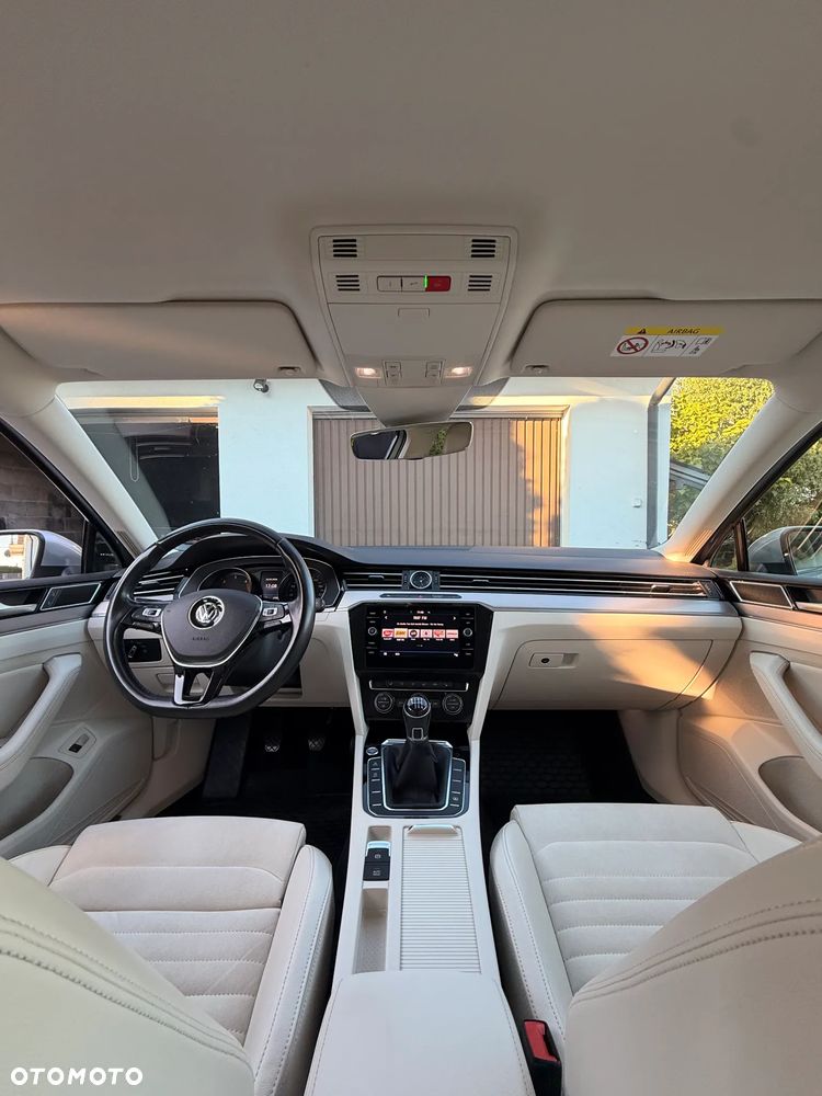 Volkswagen Passat - 14