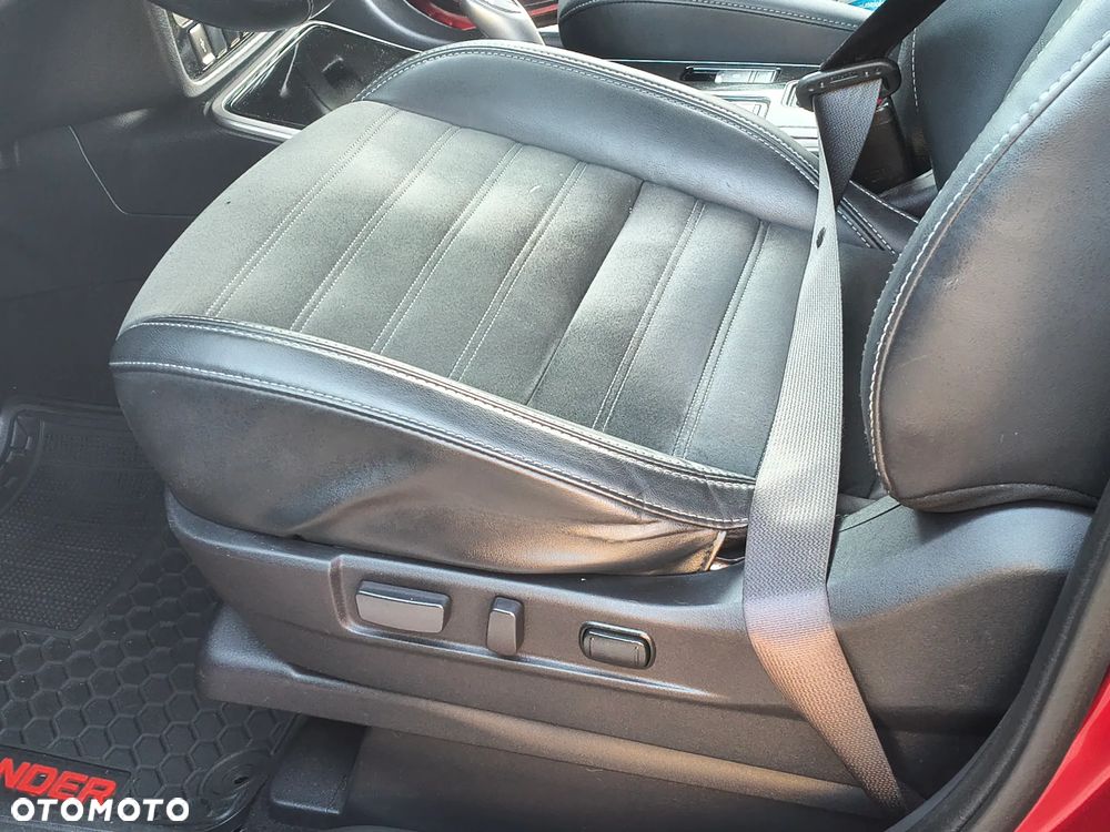 Mitsubishi Outlander - 13