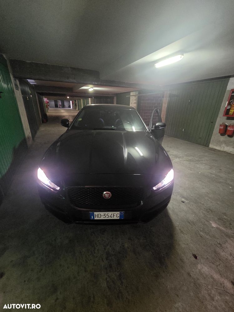 Jaguar XE 2.0 Prestige - 1