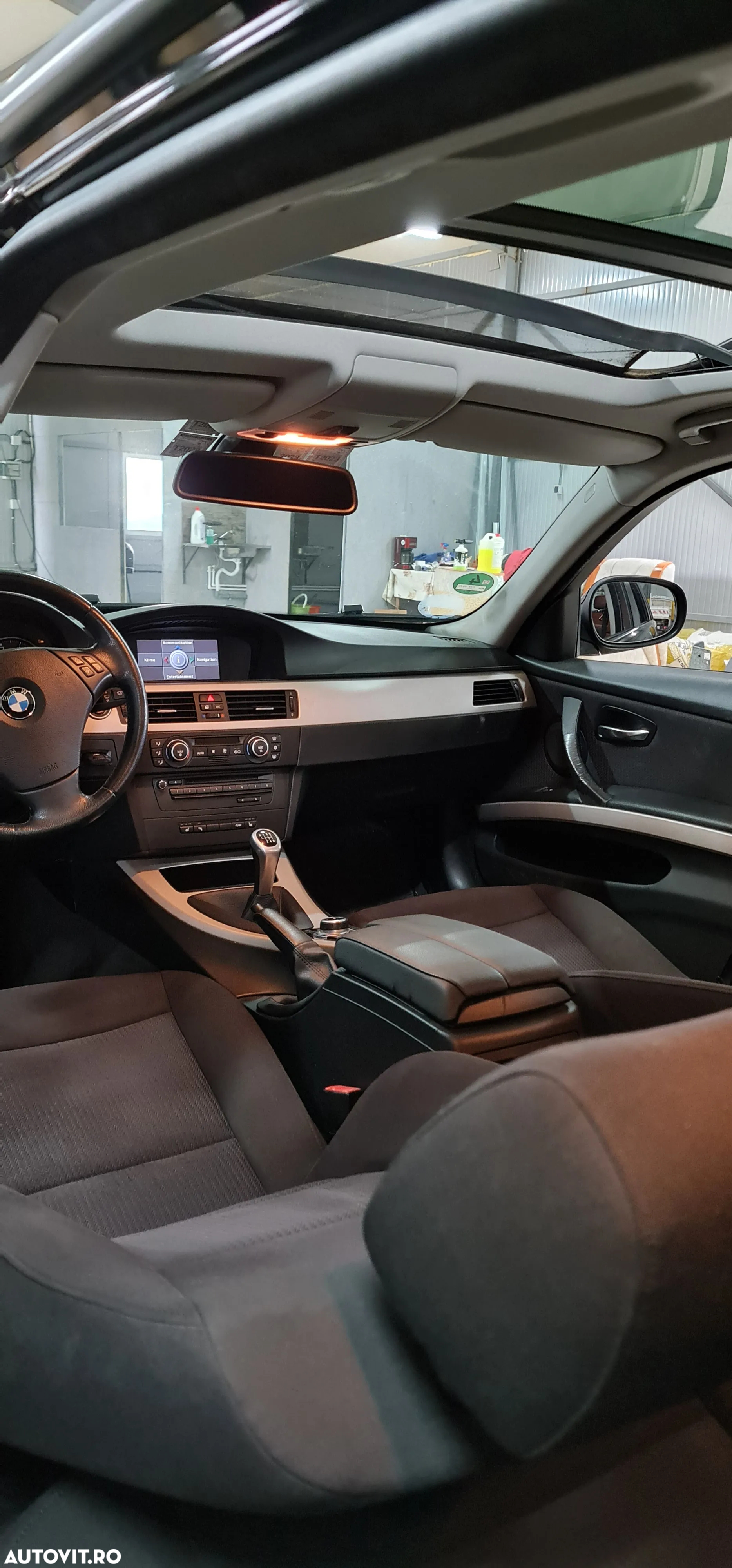 BMW Seria 3 318i Touring - 13