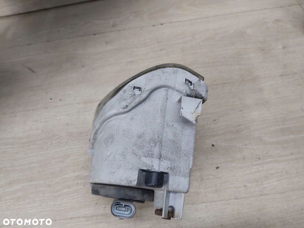 LEXUS IS II 200 220d halogen prawy przód klosz - 6