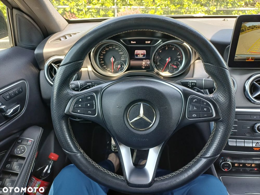 Mercedes-Benz GLA 250 7G-DCT Peak Edition - 24