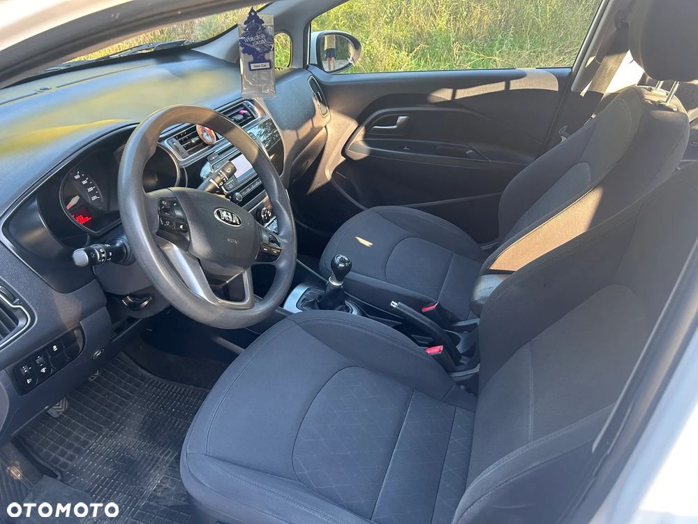 Kia Rio 1.2 M - 11
