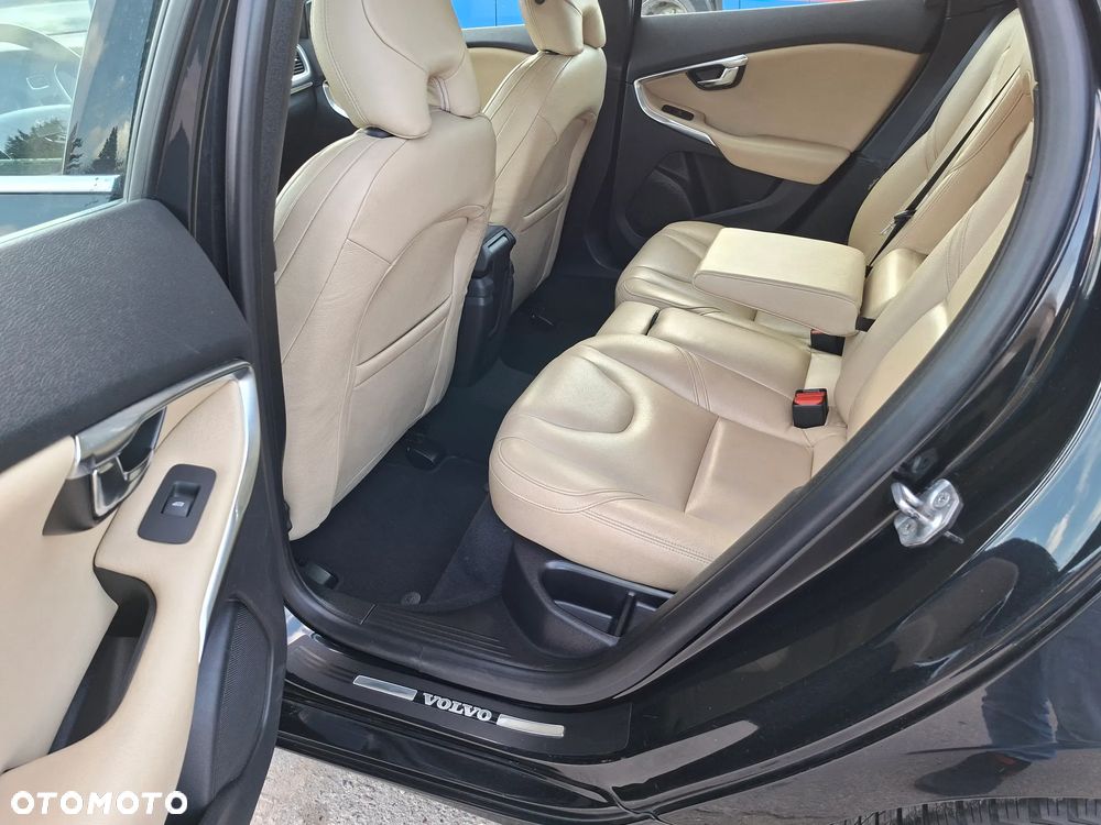 Volvo V40 D2 Momentum - 27