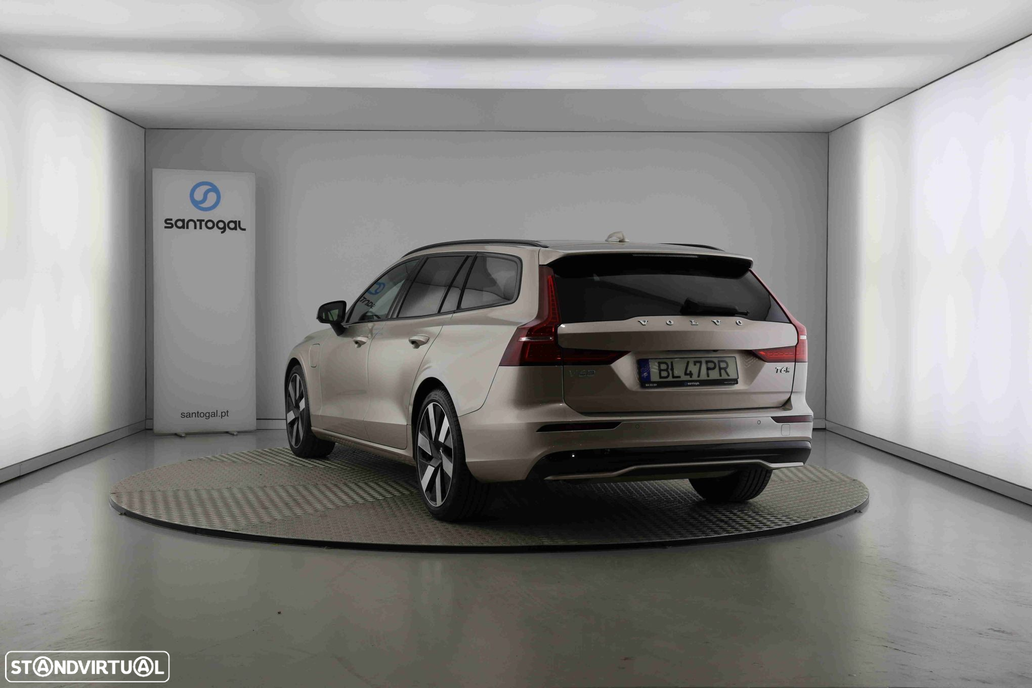 Volvo V60 2.0 T6 AWD TE Plus Dark - 4