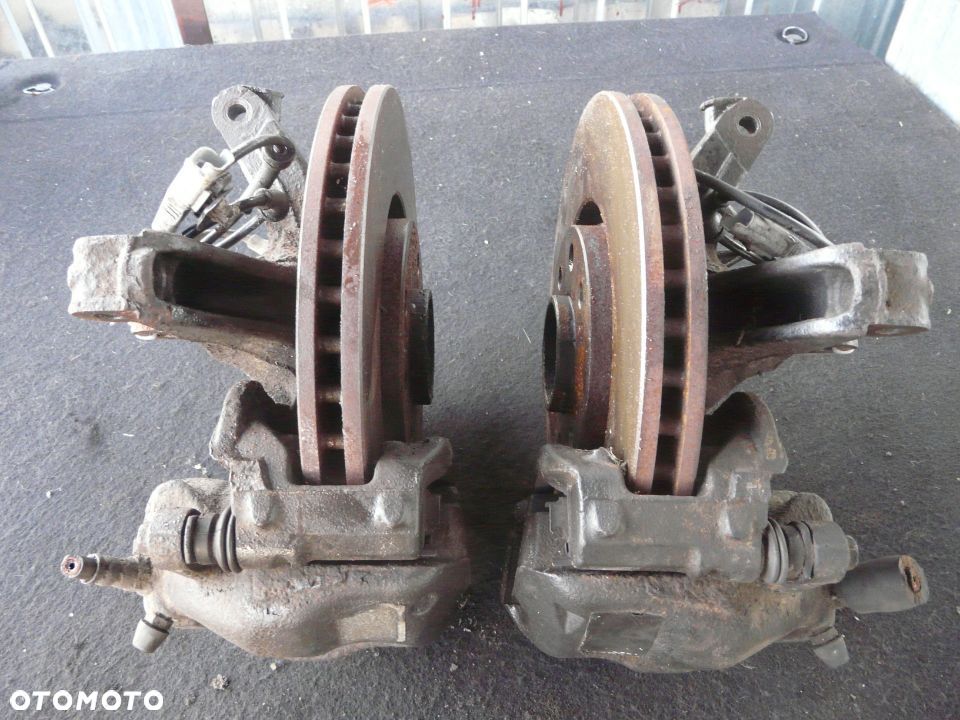 Tarcze hamulcowe przednie przód klocki Peugeot 307 2.0 HDI (bdb) - 1