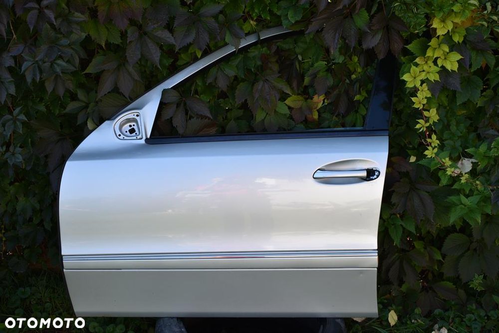MERCEDES W211 DRZWI PRZEDNIE PRZÓD LEWE 775