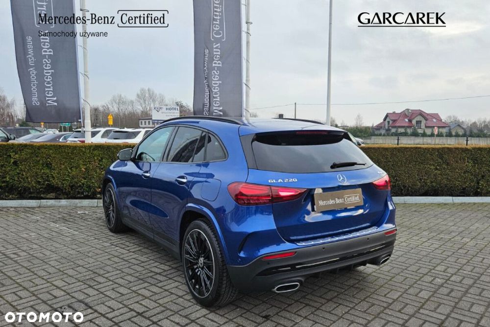 Mercedes-Benz GLA - 4