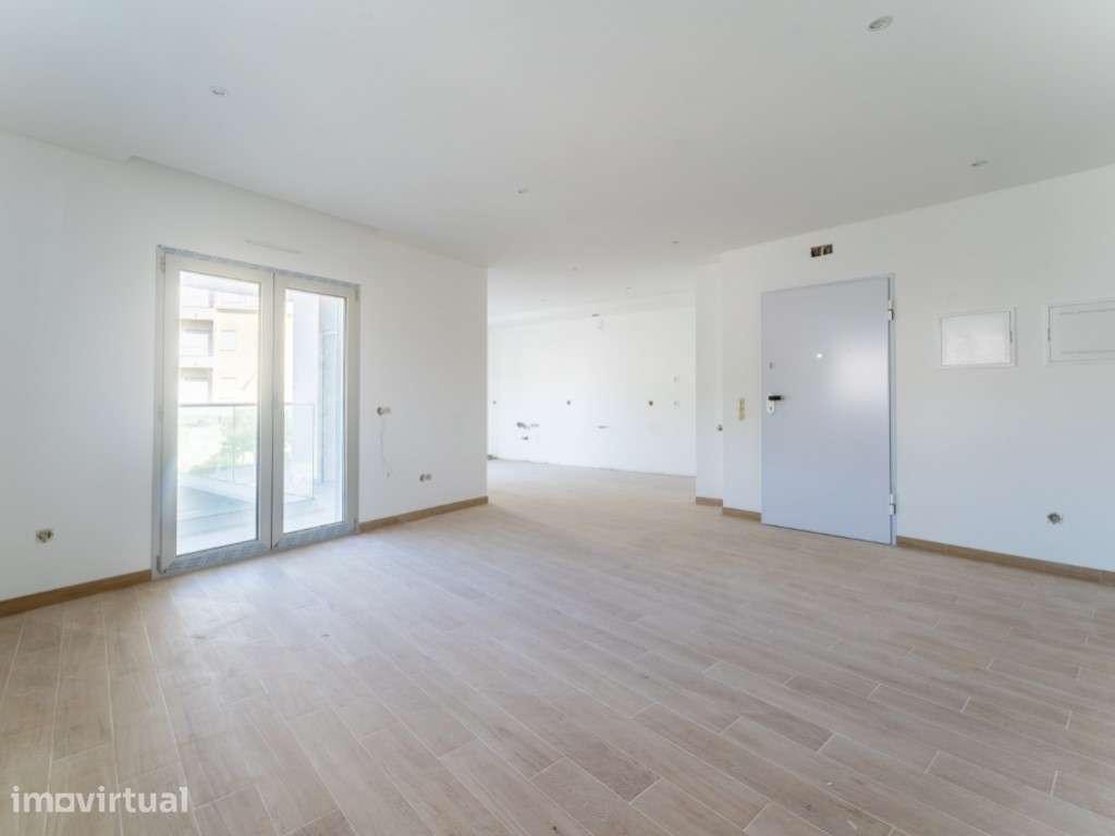 Apartamento T2 junto ao mercado- 200 mts da praia - Grande imagem: 3/84