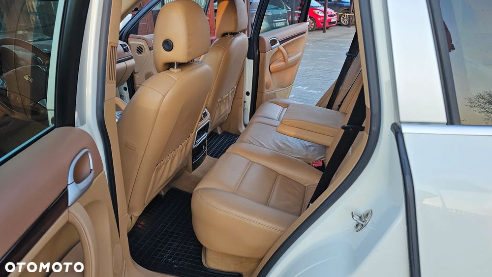 Porsche Cayenne - 9
