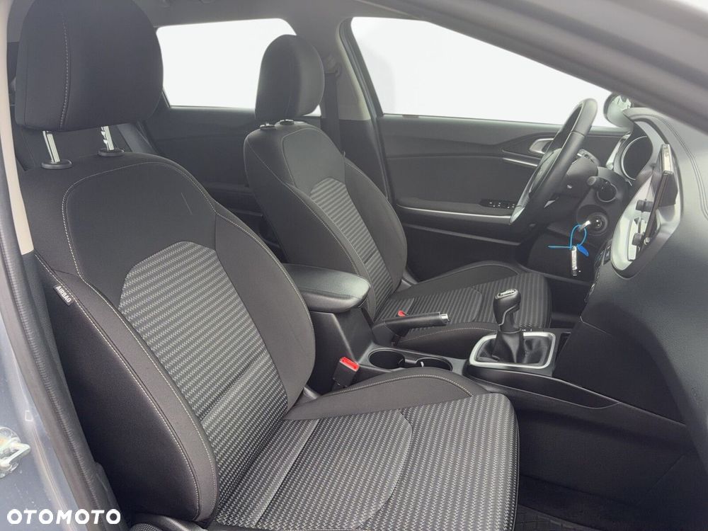 Kia Ceed 1.5 T-GDI M - 13