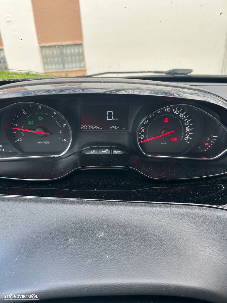 Peugeot 208 1.4 HDi SE Style - 19