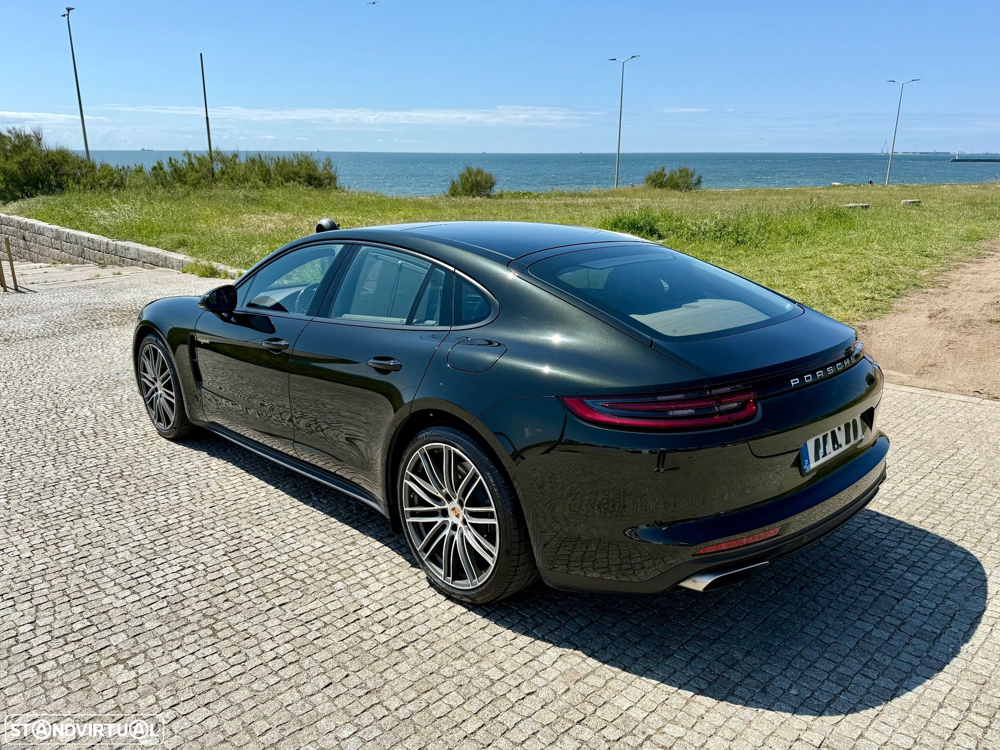 Porsche Panamera 4 E-Hybrid - 1