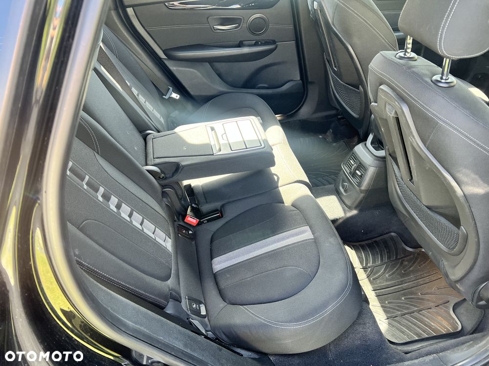 BMW Seria 2 218d - 10