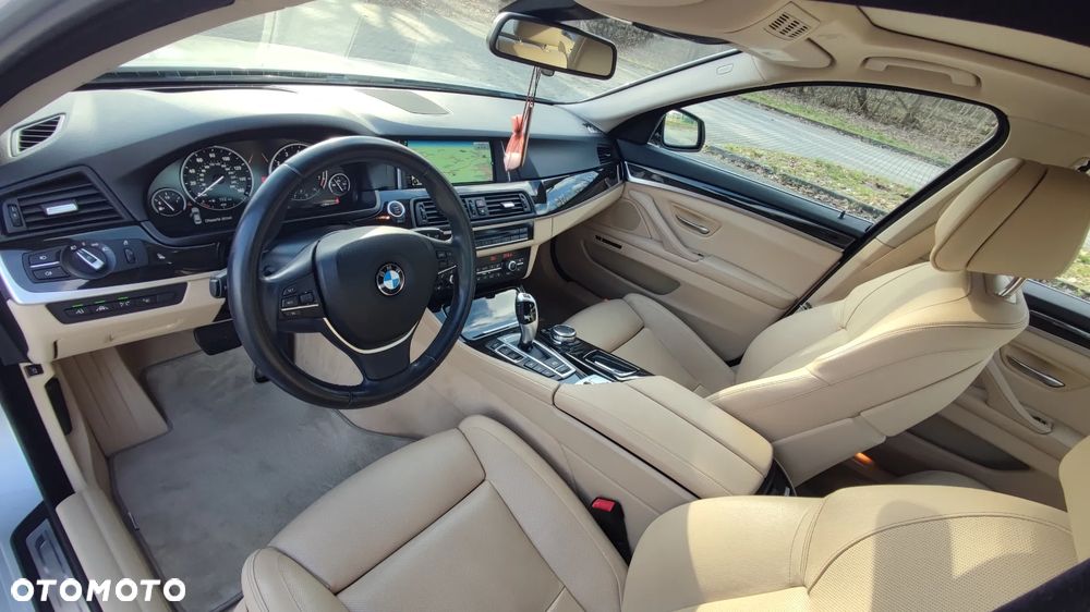 BMW Seria 5 535i xDrive Luxury Line - 9