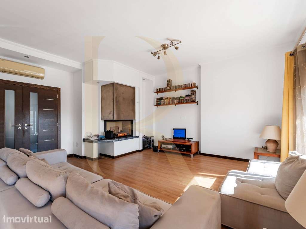 Apartamento T3 com elevador, 2 Parqueamentos e Arrecadação - Barreiro - Grande imagem: 5/34