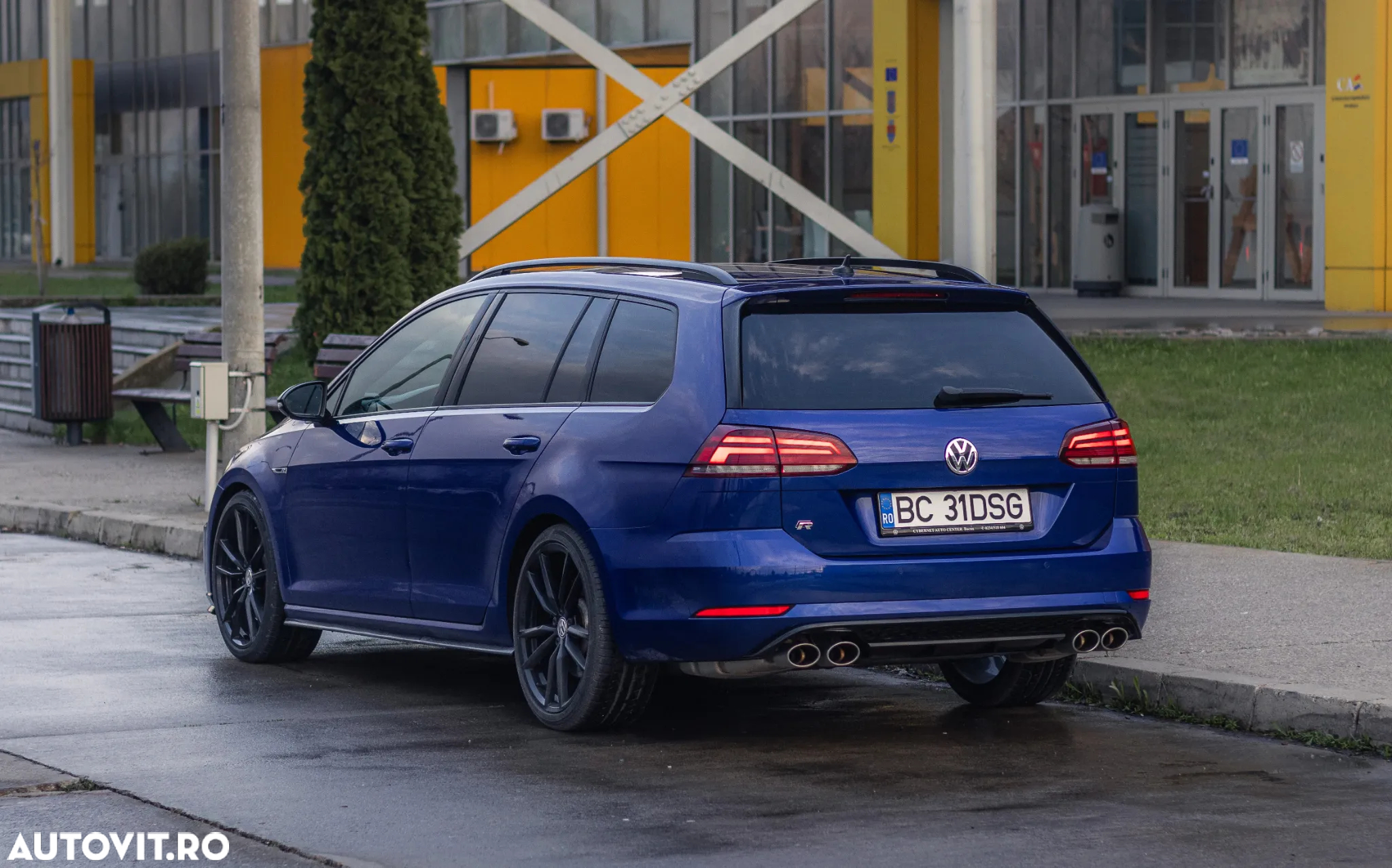 Volkswagen Golf Variant R 2.0 TSI OPF 4Motion DSG - 5