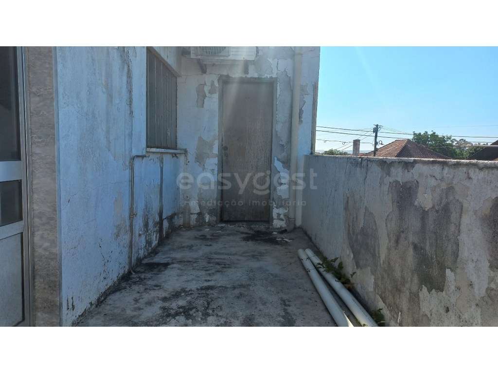 Moradia Versátil com Espaço Comercial a 15 min de Santarém - Grande imagem: 3/22