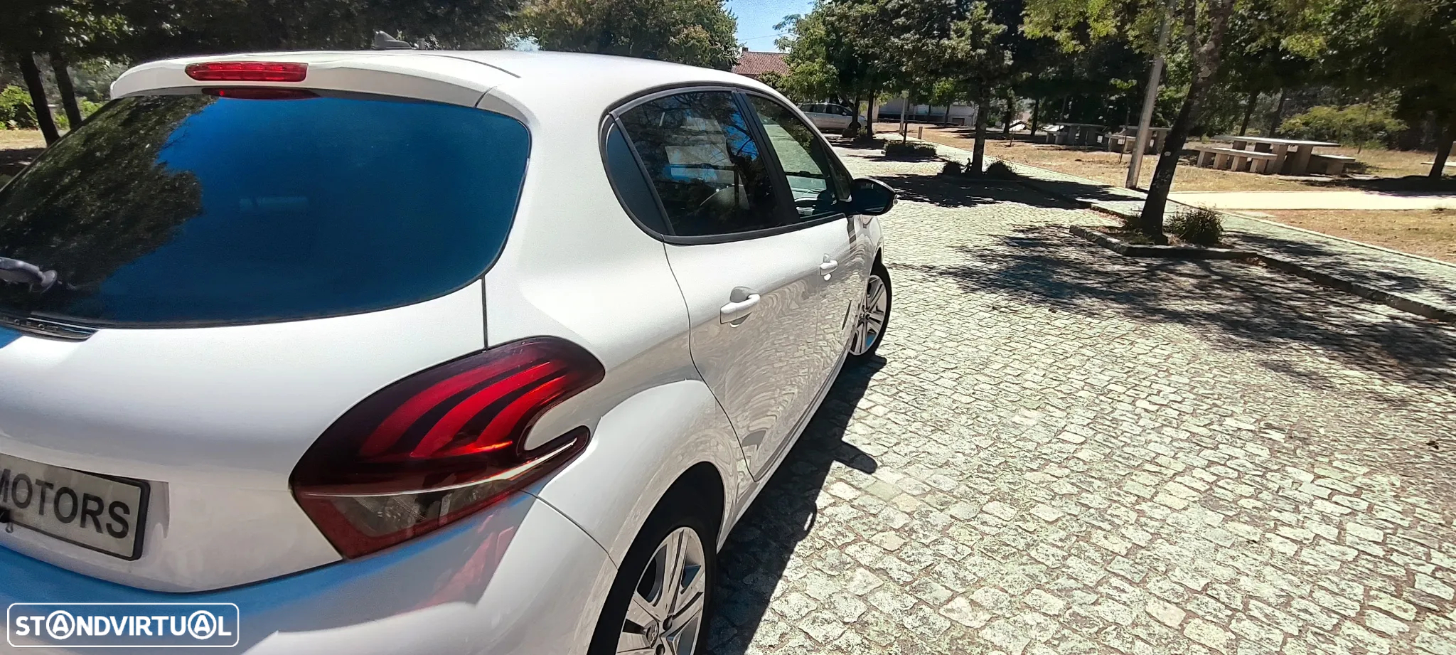 Peugeot 208 1.2 PureTech Signature - 12