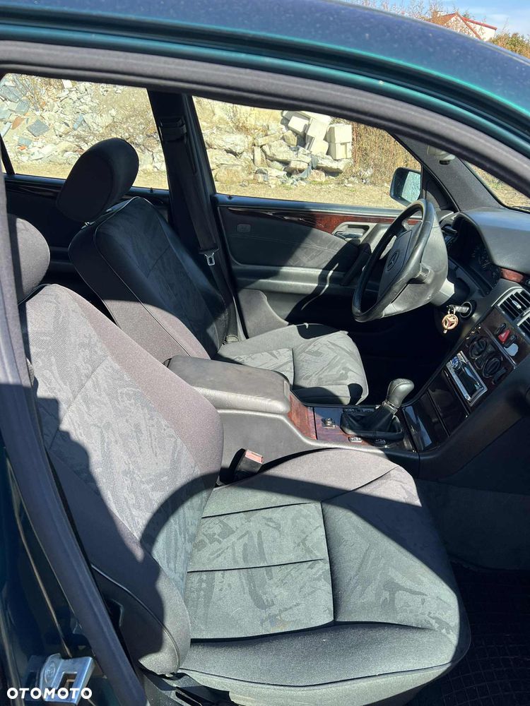 Mercedes-Benz Klasa E 290 T TD Elegance - 9