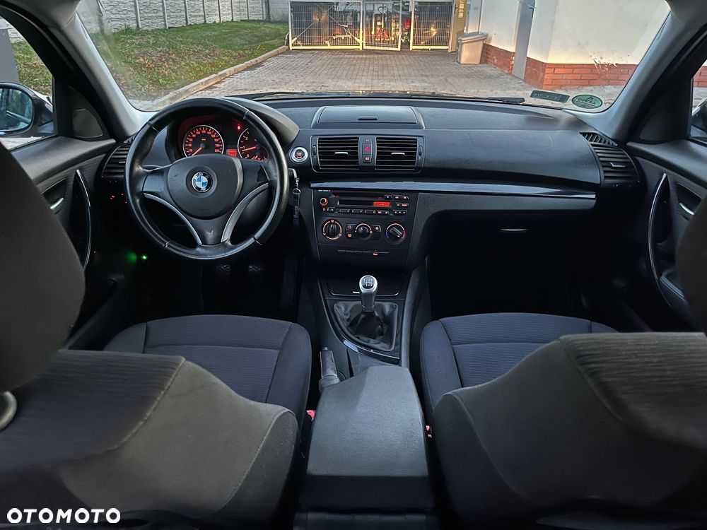 BMW Seria 1 116i - 25