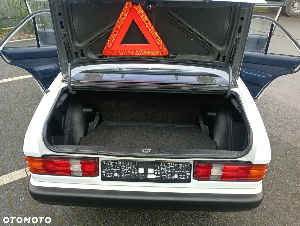 Mercedes-Benz W201 (190) - 26