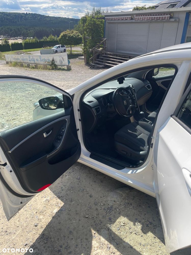 Hyundai i30 blue Kombi 1.6 CRDi Classic Navigation - 3