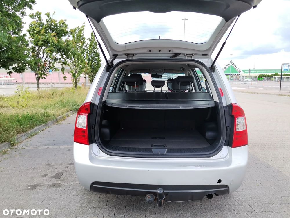Kia Carens - 12